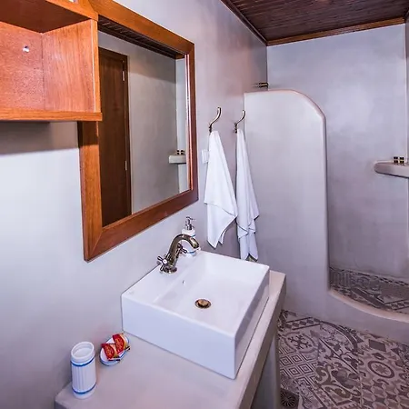 Lardas Luxury בית נופש