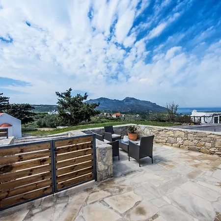 Lardas Luxury בית נופש